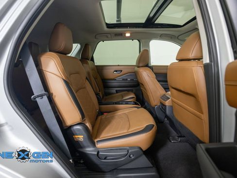 Used 2022 Nissan Pathfinder Platinum AWD/4WD image 38