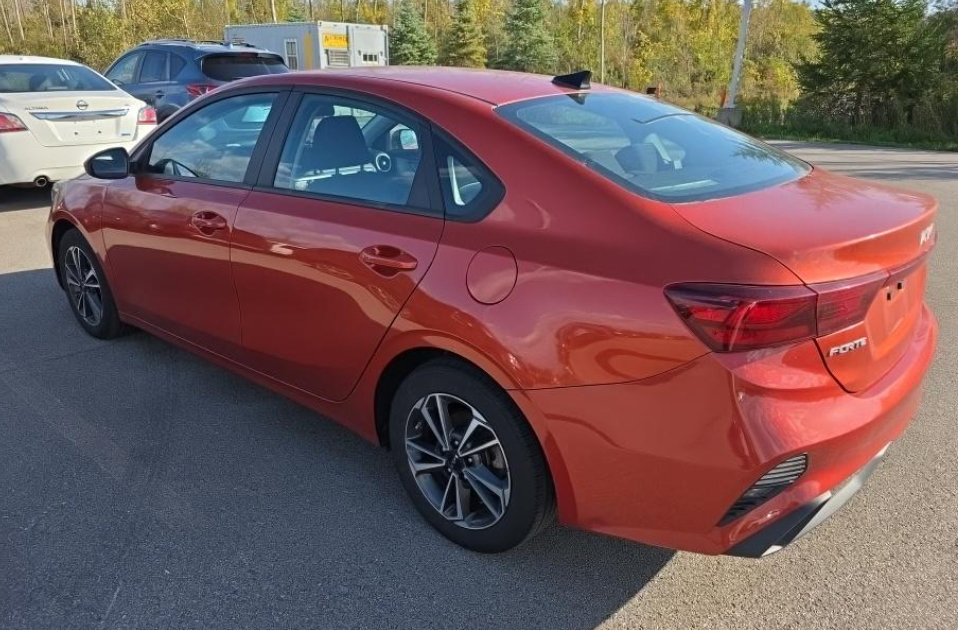 Used 2023 Kia Forte LXS FWD image 5