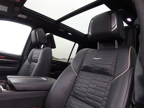 Certified 2023 Cadillac Escalade ESV Sport Platinum w/ LPO, ONYX Package image 10