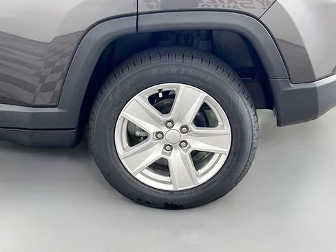 Used 2022 Jeep Compass Latitude w/ Sun and Sound Group AWD/4WD image 34