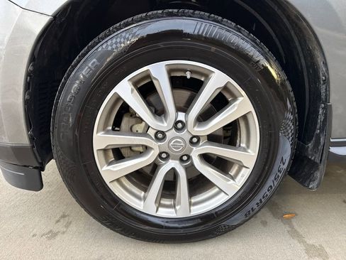 Used 2015 Nissan Pathfinder SL w/ SL Tech Package image 11