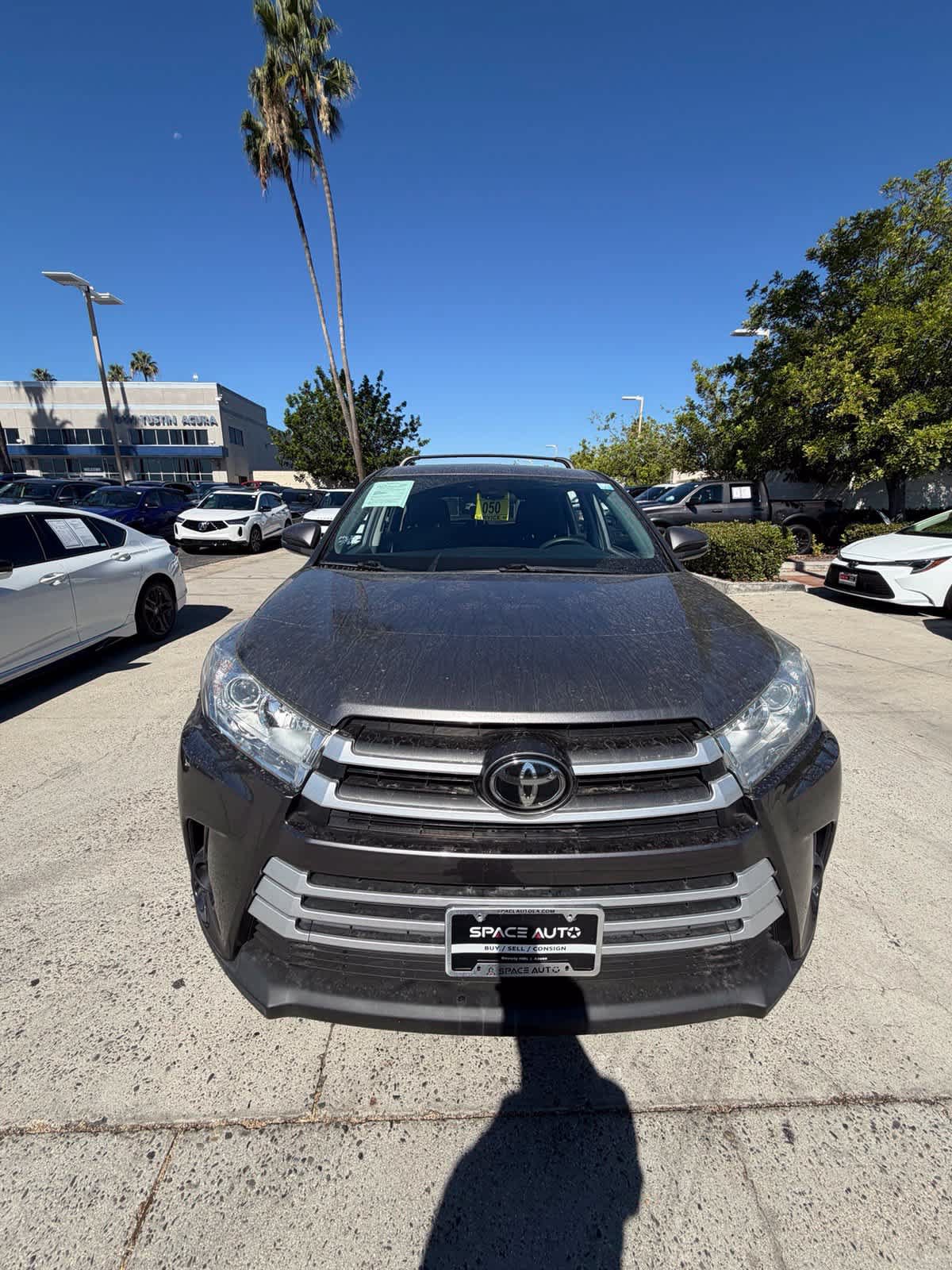 Used 2019 Toyota Highlander LE FWD image 2