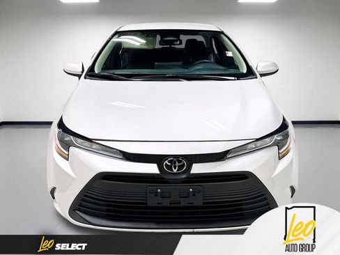 Used 2024 Toyota Corolla LE FWD image 2