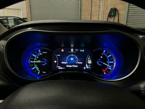 Used 2023 Chrysler Pacifica Touring-L image 26