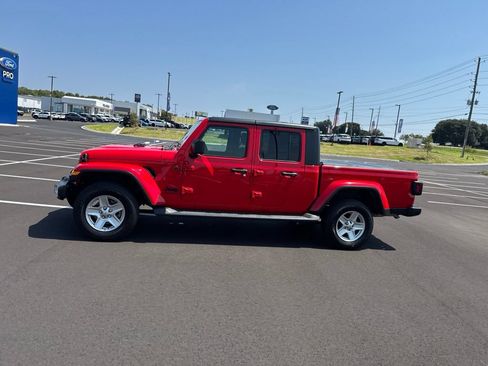Used 2023 Jeep Gladiator Sport AWD/4WD image 8