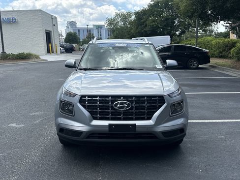 Used 2025 Hyundai Venue SEL FWD image 3