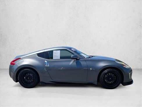 Used 2016 Nissan 370Z Touring RWD image 4