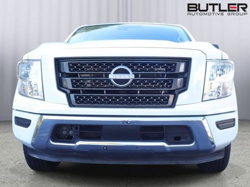 Used 2023 Nissan Titan SV image 2