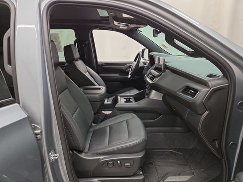 Used 2024 Chevrolet Tahoe Z71 w/ Luxury Package AWD/4WD image 12