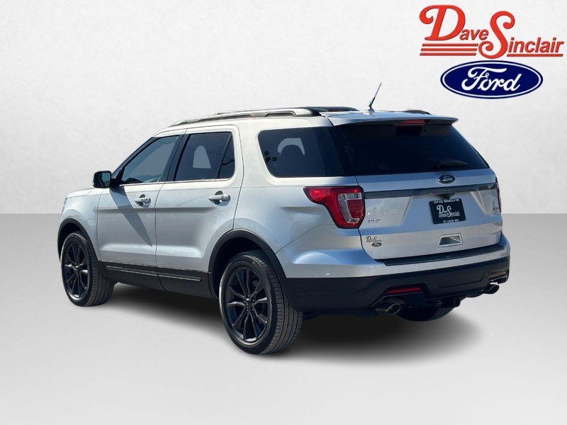 Used 2018 Ford Explorer XLT w/ Equipment Group 202A AWD/4WD image 9