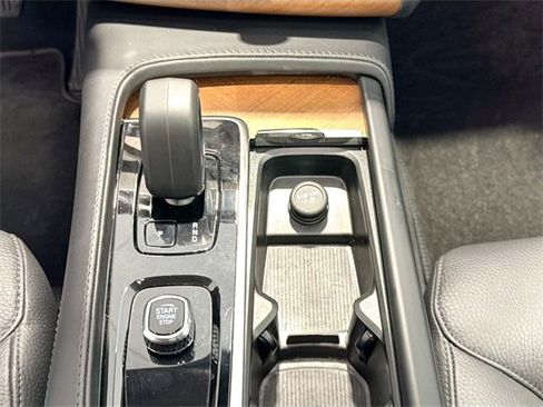Used 2024 Volvo XC90 B5 Plus image 15