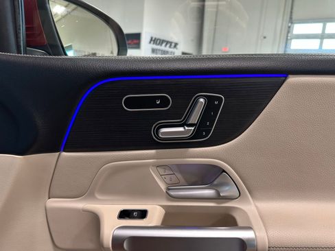 Used 2021 Mercedes-Benz GLB 250 w/ Premium Package image 46