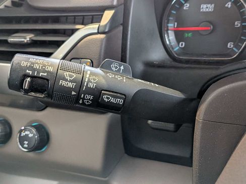 Used 2018 Chevrolet Suburban LT image 25