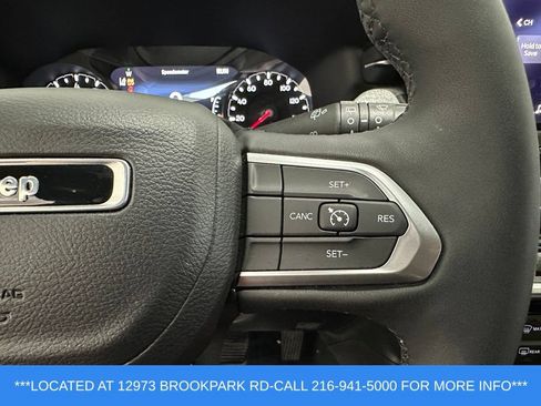 Used 2023 Jeep Compass Latitude AWD/4WD image 13