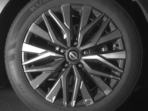 Used 2025 Nissan Altima 2.5 SV FWD image 13