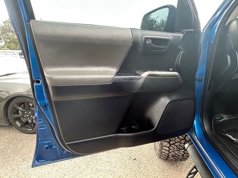 Used 2018 Toyota Tacoma SR5 image 34