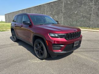 Used 2023 Jeep Grand Cherokee Altitude AWD/4WD video 1