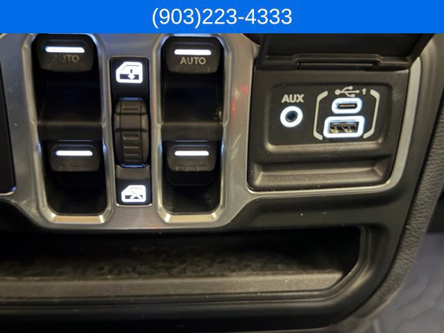 Used 2018 Jeep Wrangler Unlimited Sahara AWD/4WD image 33