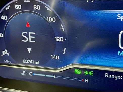Used 2025 Chevrolet Silverado 1500 LT Trail Boss w/ Convenience Package II AWD/4WD image 2