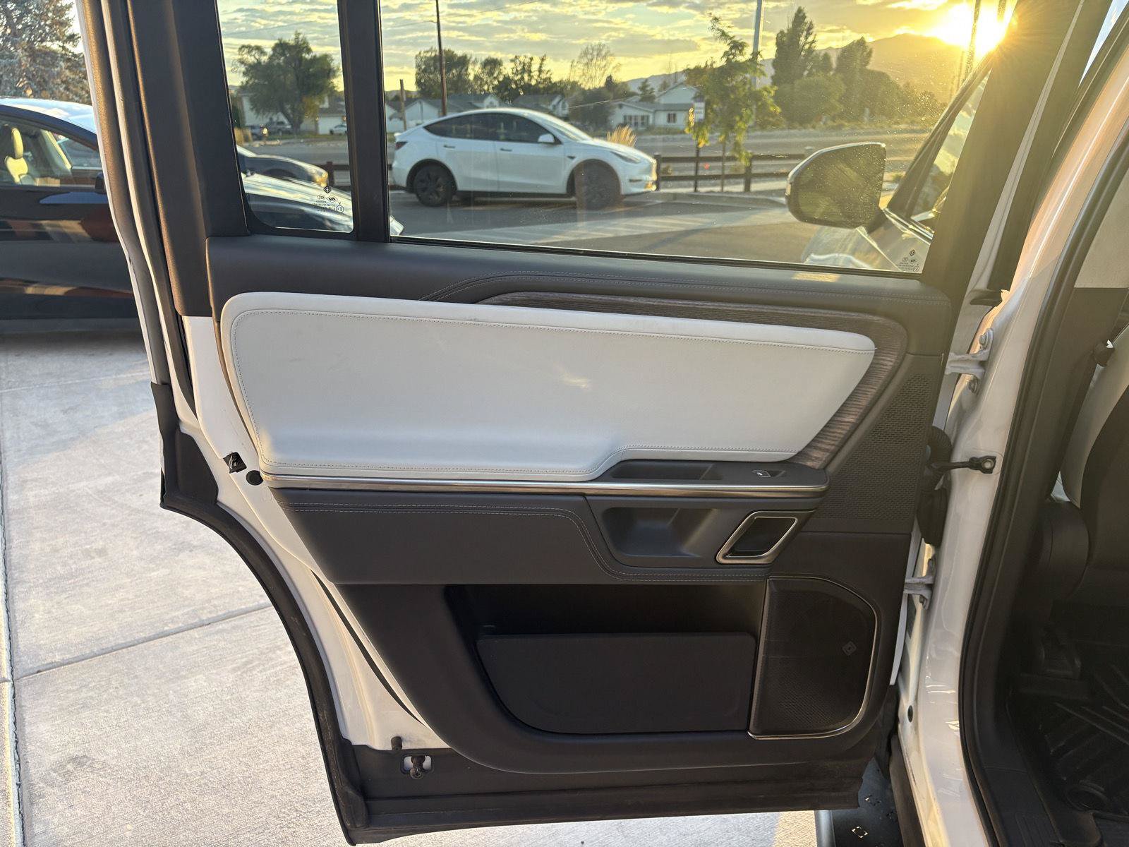 Used 2024 Rivian R1S Adventure Dual AWD/4WD image 14