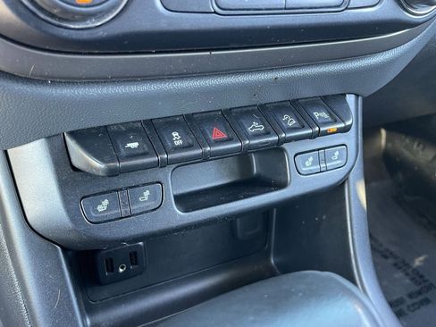 Used 2019 Chevrolet Colorado Z71 AWD/4WD image 24