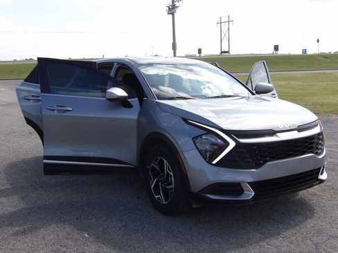 Used 2023 Kia Sportage LX FWD image 28