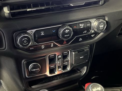 Used 2026 Jeep Wrangler Sport AWD/4WD image 19