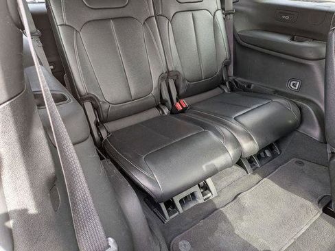 Certified 2024 Jeep Grand Cherokee L Limited w/ Luxury Tech Group II image 30