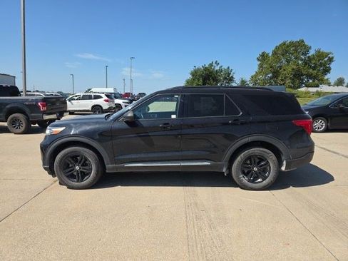 Used 2020 Ford Explorer XLT w/ Comfort Package AWD/4WD image 5