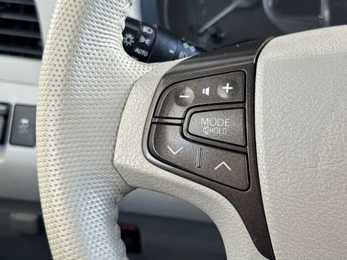 Used 2013 Toyota Sienna XLE FWD image 31