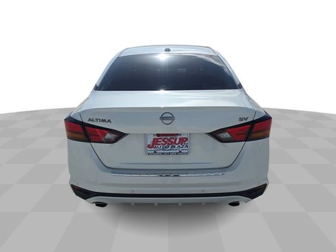 Used 2023 Nissan Altima 2.5 SV w/ SV Premium Package image 7