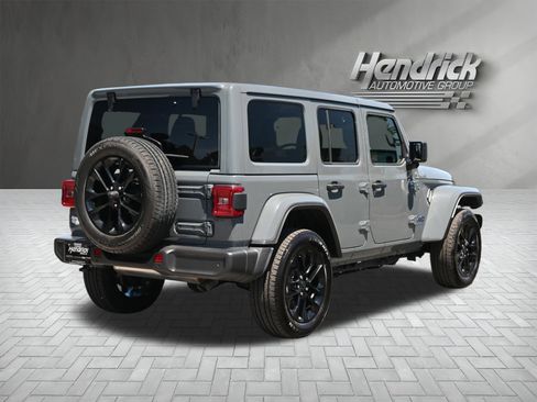 Used 2025 Jeep Wrangler Unlimited Sahara w/ Safety Group AWD/4WD image 10