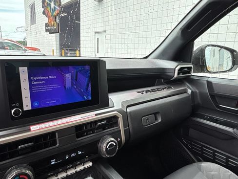 Used 2025 Toyota Tacoma SR5 AWD/4WD image 16