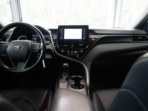 Used 2021 Toyota Camry SE FWD image 20