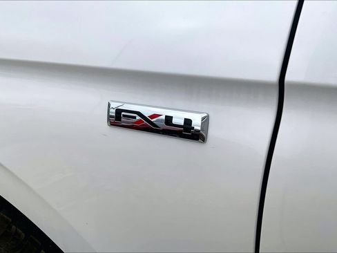Used 2019 Ford Expedition XLT w/ Equipment Group 202A AWD/4WD image 4