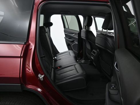 Used 2022 Jeep Grand Cherokee Limited image 12