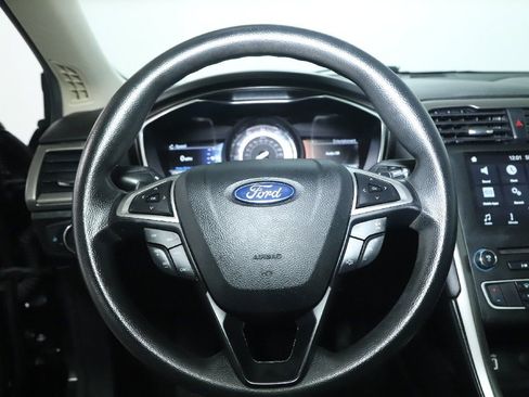 Used 2017 Ford Fusion SE w/ Fusion SE Technology Package image 20