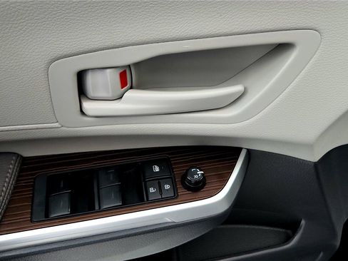 Certified 2024 Toyota Sienna LE image 27