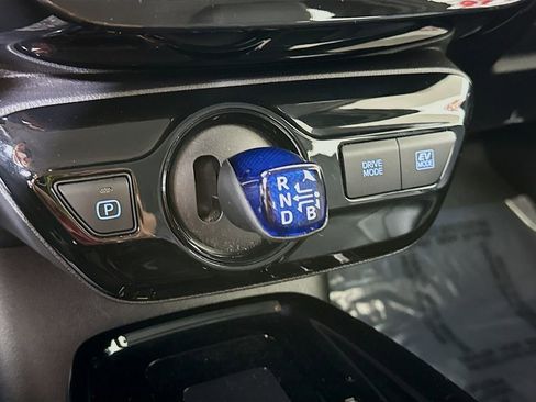 Certified 2022 Toyota Prius FWD image 8