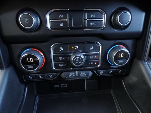 Used 2024 Chevrolet Tahoe High Country AWD/4WD image 24
