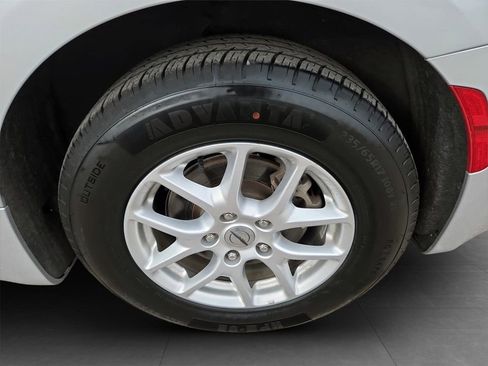 Used 2023 Chrysler Voyager LX image 33