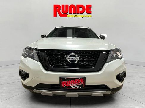 Used 2020 Nissan Pathfinder SV image 2