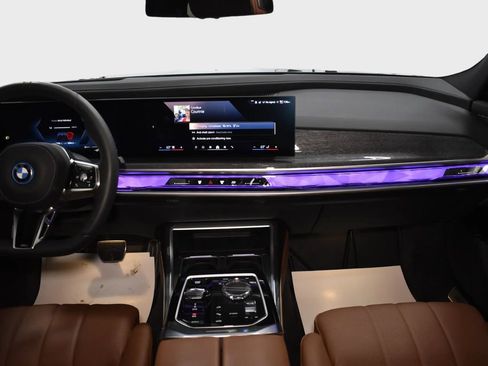 Used 2025 BMW i7 xDrive60 AWD/4WD image 28