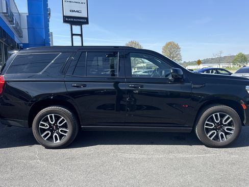 Used 2023 GMC Yukon AT4 w/ AT4 Premium Package AWD/4WD image 2
