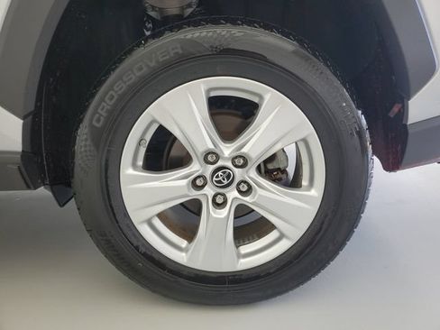 Used 2019 Toyota RAV4 LE w/ Carpet Mat Package AWD/4WD image 12