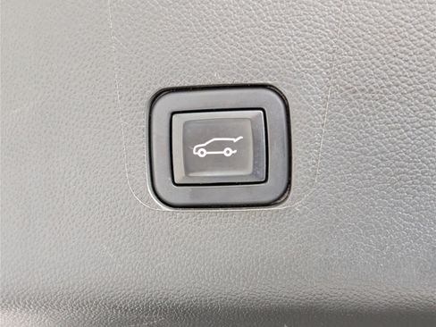 Used 2023 Chevrolet Traverse LT AWD/4WD image 16