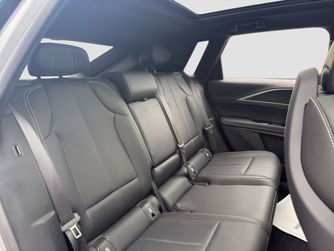 Used 2024 Cadillac Lyriq Luxury AWD/4WD image 18