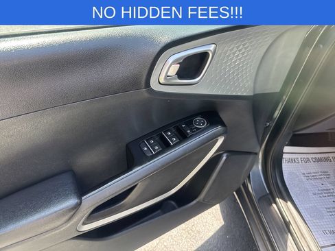 Used 2023 Kia Soul LX w/ LX Technology Package FWD image 14