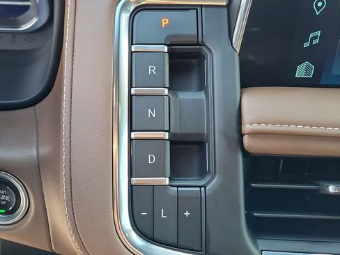 Used 2024 Chevrolet Suburban High Country AWD/4WD image 33