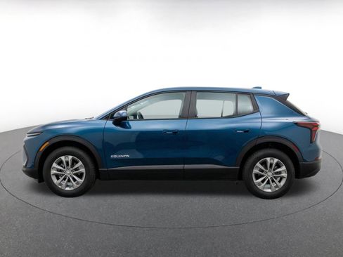 Used 2025 Chevrolet Equinox LT FWD image 4